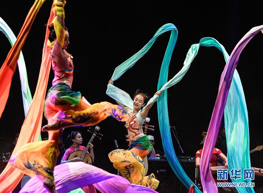 (國(guó)際)智利上萬(wàn)人觀賞“歡樂春節(jié)”慶典晚會(huì)