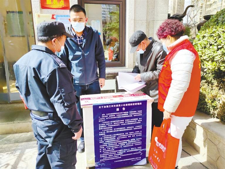 【疫情防控 甘肅在行動(dòng)】堅(jiān)守“疫”線(xiàn)的“大個(gè)子書(shū)記”