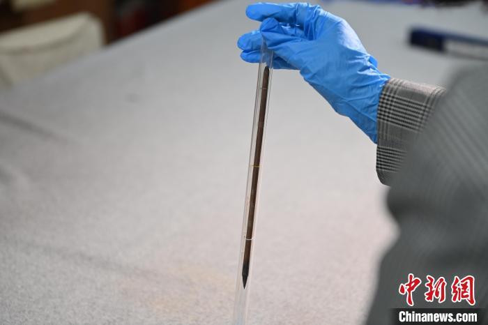 2024年5月7日，甘肅省博物館館藏國寶級文物“白馬作”毛筆。李亞龍　攝